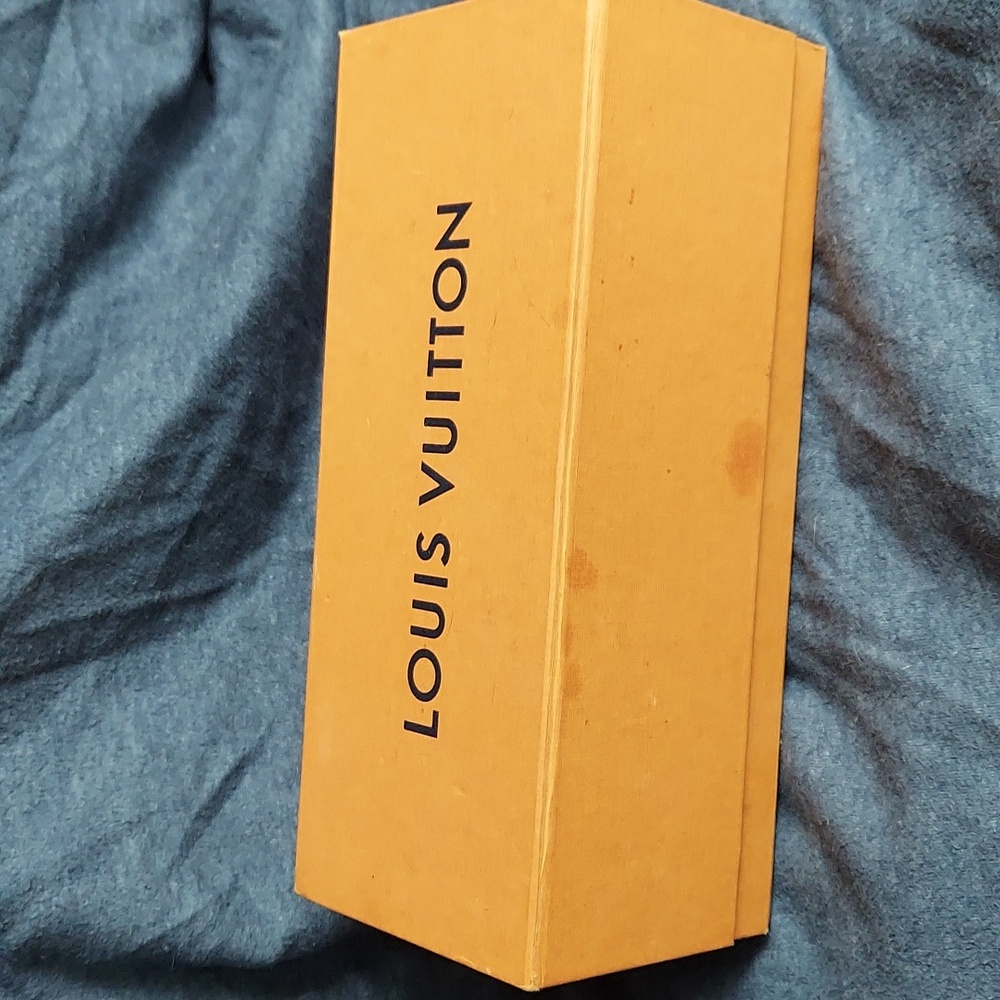 Louis Vuitton Box with magnetic closure